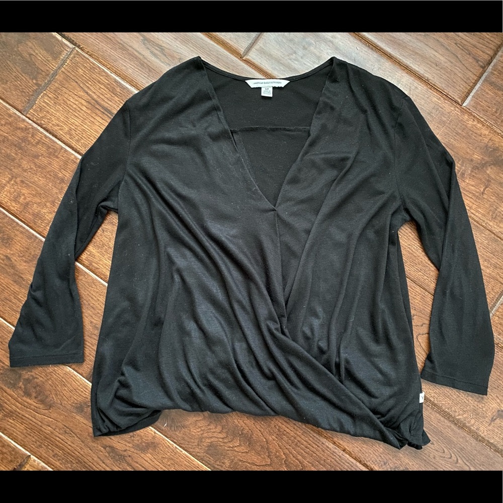 American Eagle Black 3/4 Sleeve Shirt